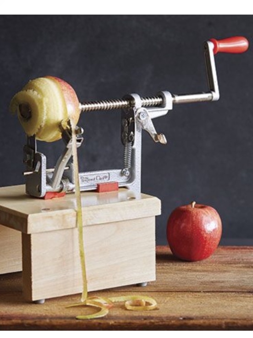 The Pampered Chef Apple Peeler/Corer/Slicer NWOT